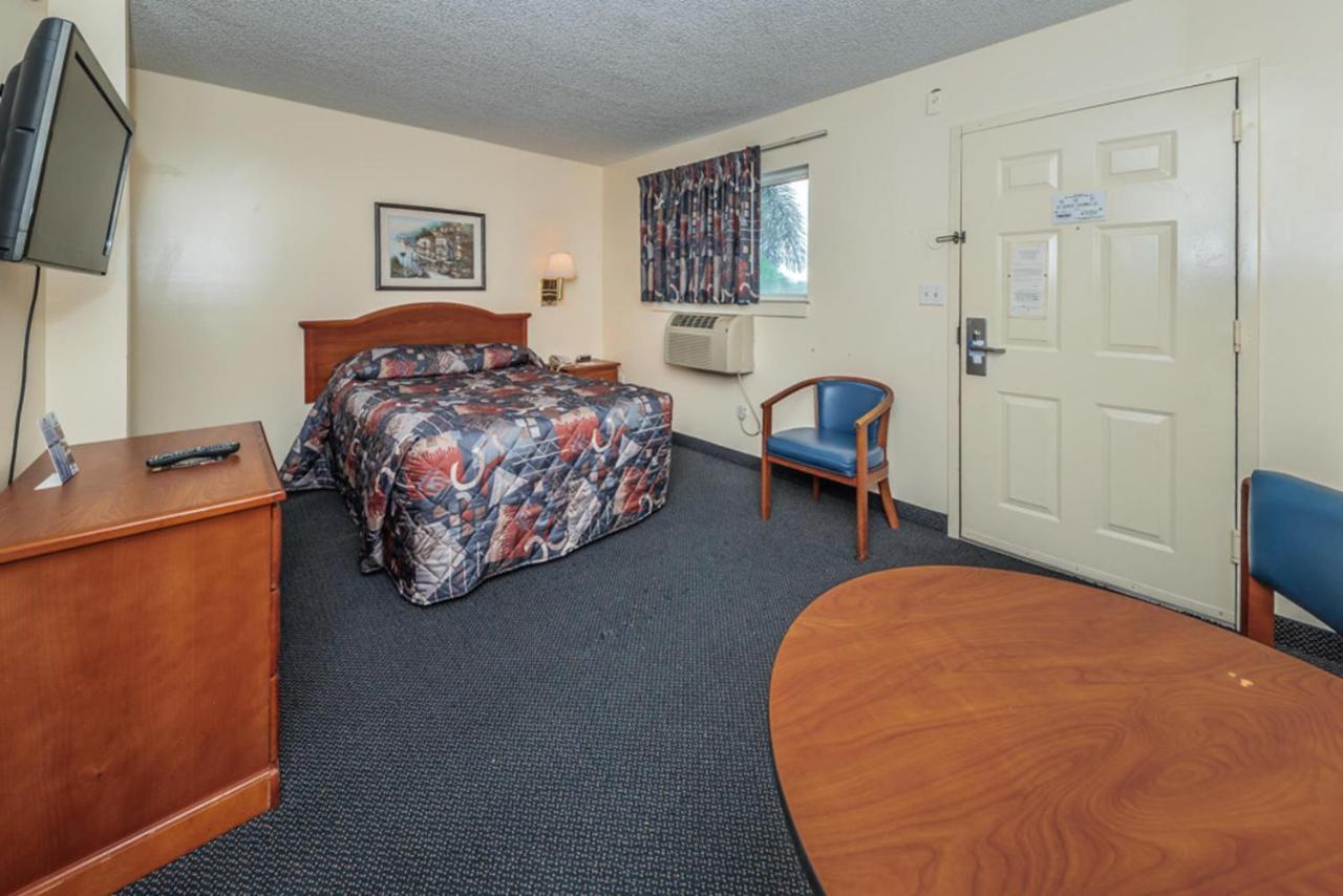 לארגו Tampa Bay Extended Stay Hotel מראה חיצוני תמונה