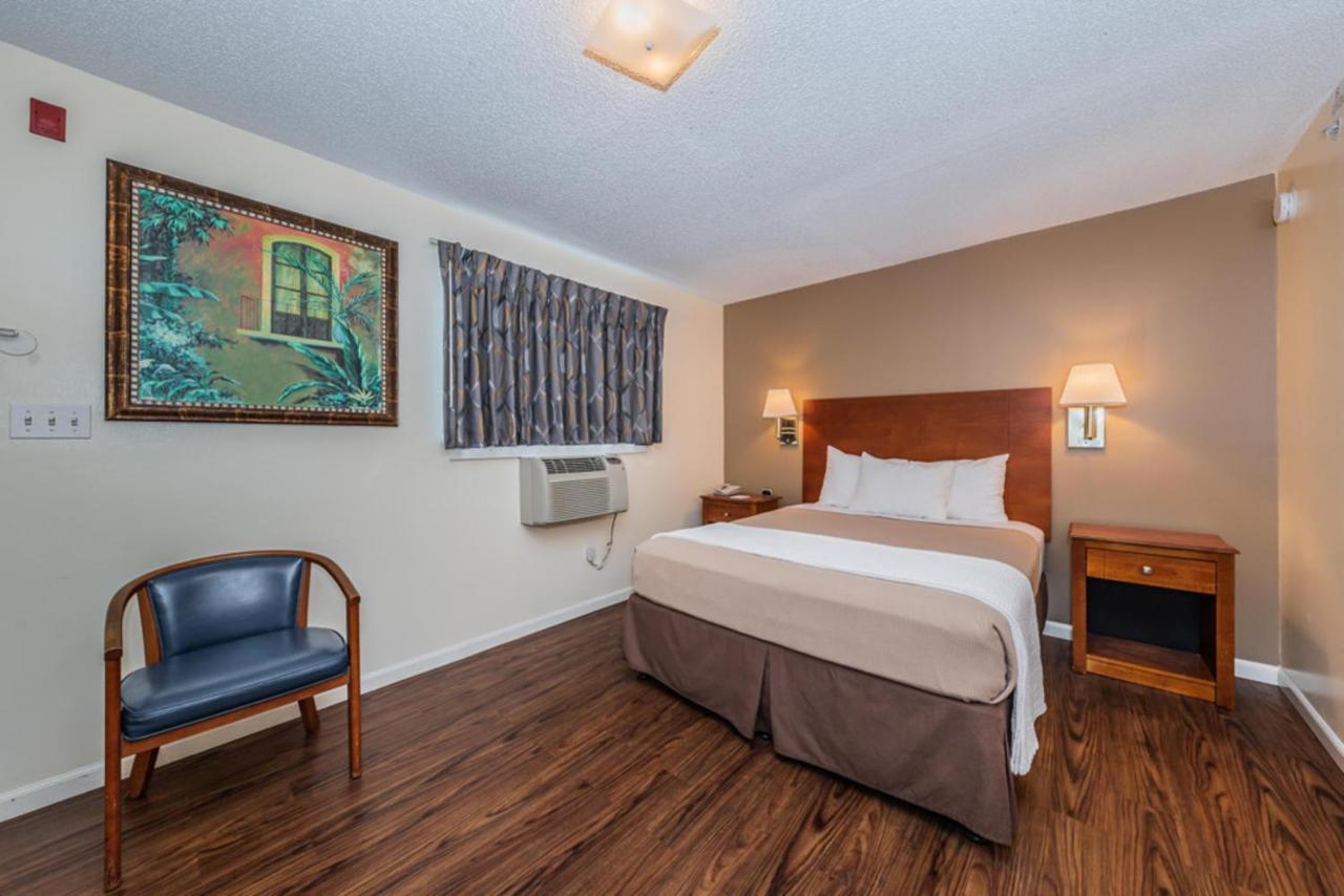 לארגו Tampa Bay Extended Stay Hotel מראה חיצוני תמונה